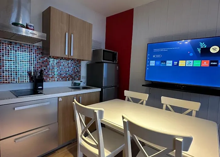 Stylish View Flat Cozy With Netflix Wifi In The Knightsbridge Residences *