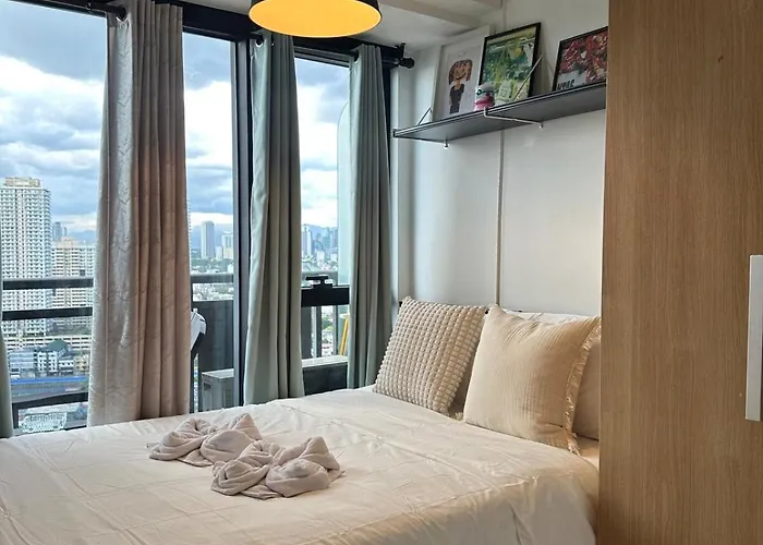 Stylish View Flat Cozy With Netflix Wifi In The Knightsbridge Residences Manila