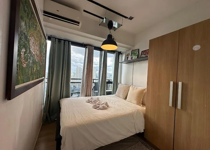 Stylish View Flat Cozy With Netflix Wifi In The Knightsbridge Residences Manila